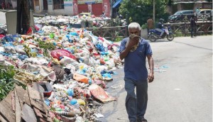 फोहोर नउठ्दा काठमाडौं दुर्गन्धित बन्दै